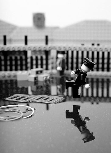 Famous Photos Redone with LEGO 1674380391 4f758a03cf