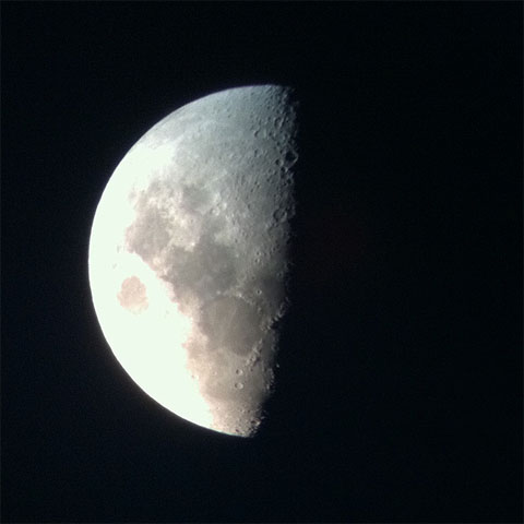 Dude Shoots the Moon with an iPhone 4 moon