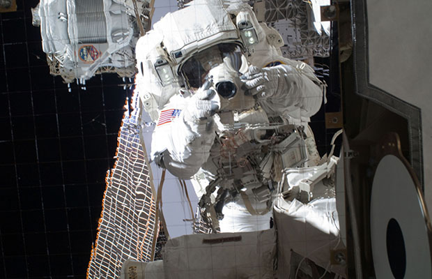 A Mirror Self Portrait Taken 200 Miles Up astrospace