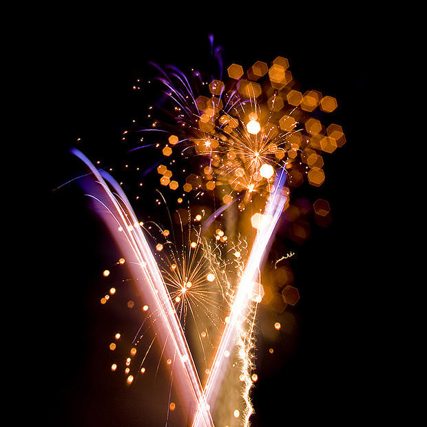 Fiddle with Focus to Add Some Bokeh to Long Exposure Night Shots fireworks mini