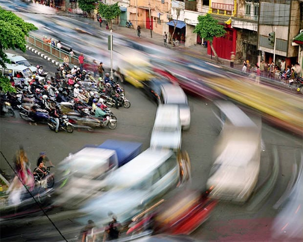 Long Exposure Photos That Capture the Hustle and Bustle of Big Cities bustle3 mini