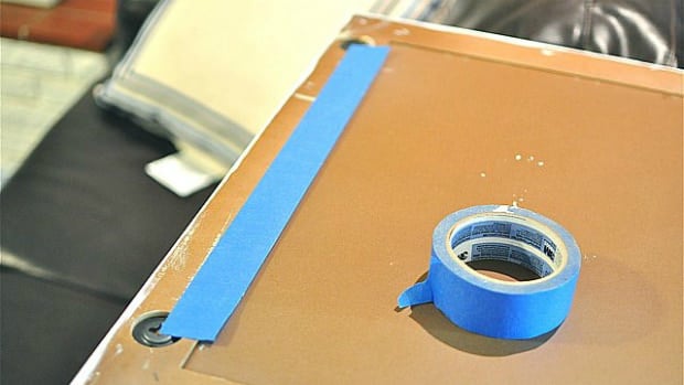 Using Painters Tape to Hang Picture Perfect Picture Frames diyhangingtape mini