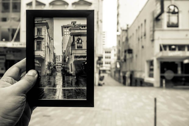 OLYMPUS DIGITAL CAMERA Street Photographer Turns His City Into a Free Art Gallery auck