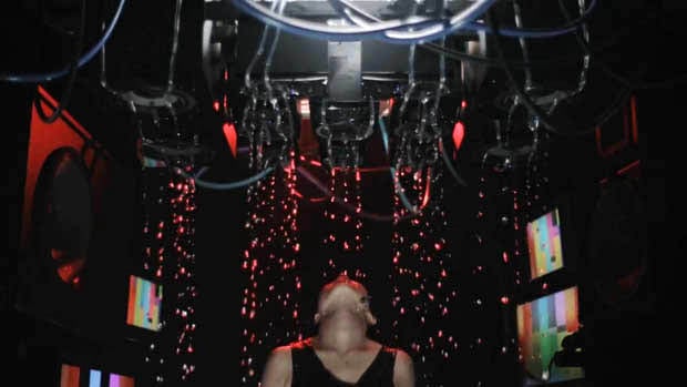 Commercial Features Water Drops Frozen With Sound and the Cameras Frame Rate drops2