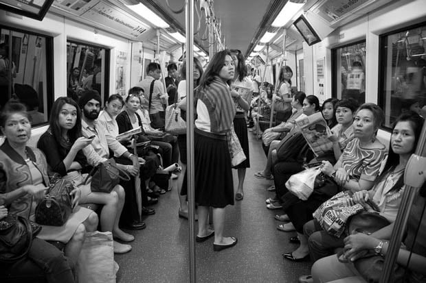 Photographer Snaps Surprised Reactions After Shouting Words on Subway Trains friedegg