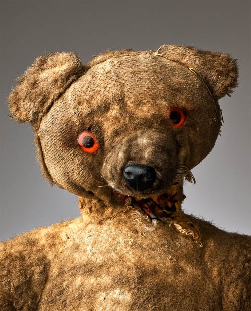 Creepy Portraits of Teddy Bears Marred by Decades of Childrens Love much0
