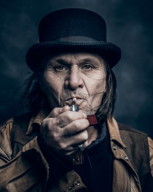 Shooting Studio Portraits of Strangers on the Street As If They Were Famous philippe 2