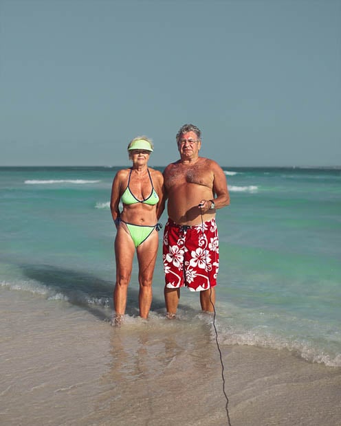 Photos of Strangers on a Beach, Captured by the Subjects Themselves strangerself 5