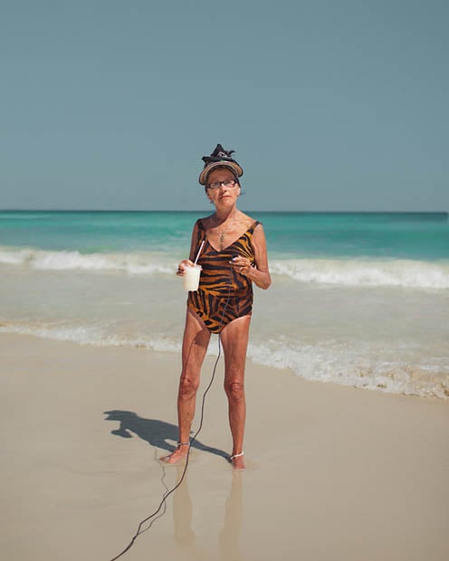 Photos of Strangers on a Beach, Captured by the Subjects Themselves strangerself 7