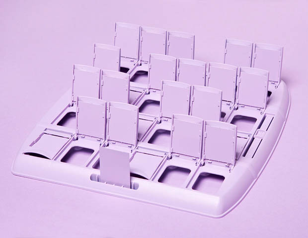 Photographs of Childrens Games Turned Into Single Color Sculptures gameover 6