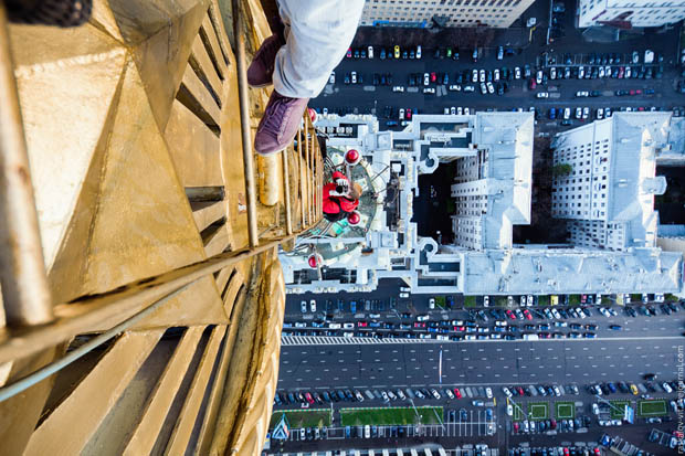Vertigo Inducing Portraits by Skywalking Photographers in Russia skywalking 2