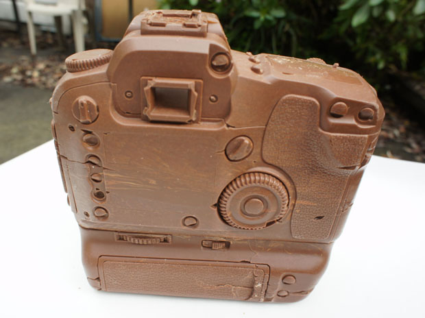 Nothing Says I Love You to Photo Geeks Like This Chocolate DSLR chocolatedslr 2