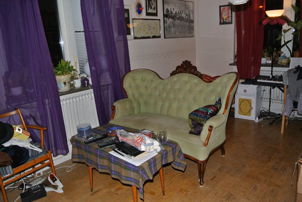 Using a Vintage Disposable Bulb Flash Unit with a New Digital Camera sofaflash