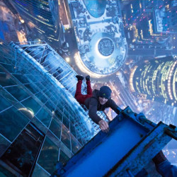 Daredevil Poses for Vertigo-Inducing Pics While Hanging From Great Heights