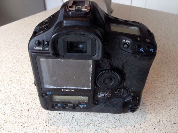 For Sale: A Canon 1D Mark III and 600mm f/4 That Took a Saltwater Bath submergedcanon1d 3