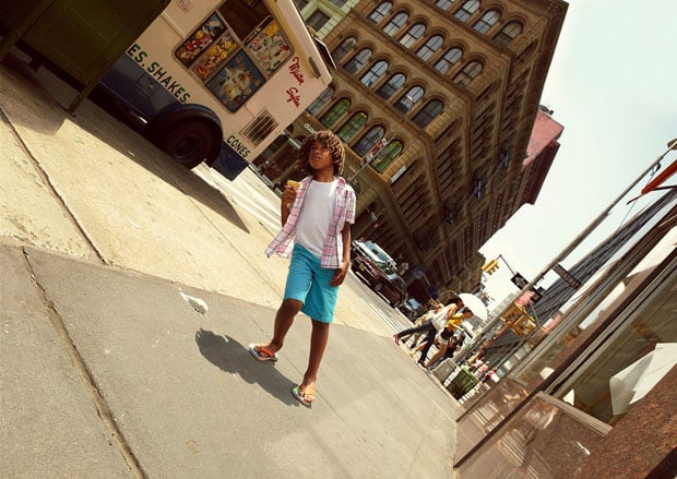 Disorienting Portraits of People Walking About in a Tilted World tilt 2
